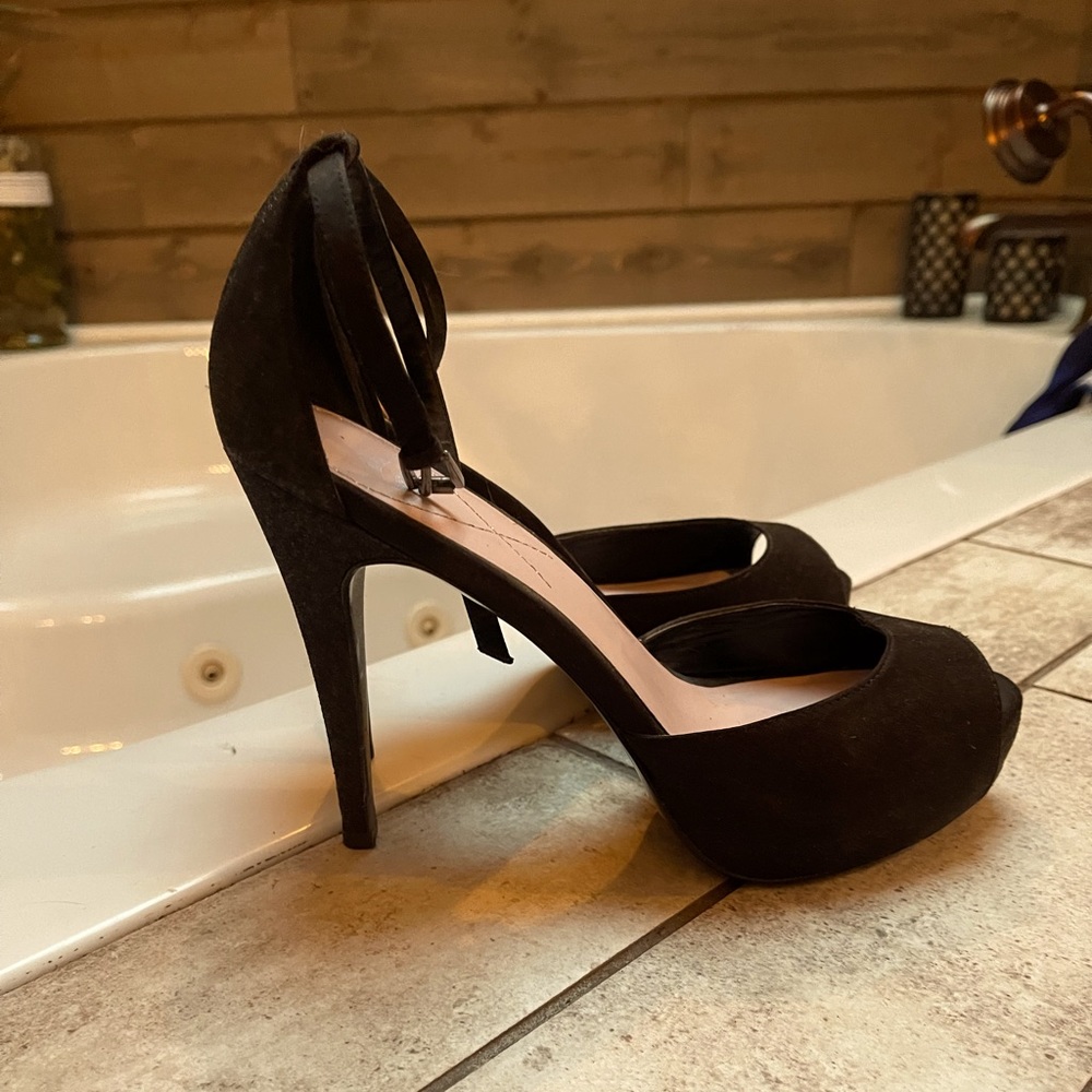 8.5 Jessica Simpson Glitter Heels.